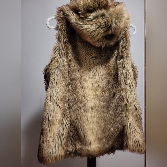 ONLY FAUX FUR HOODED VEST - Picture 3 of 8